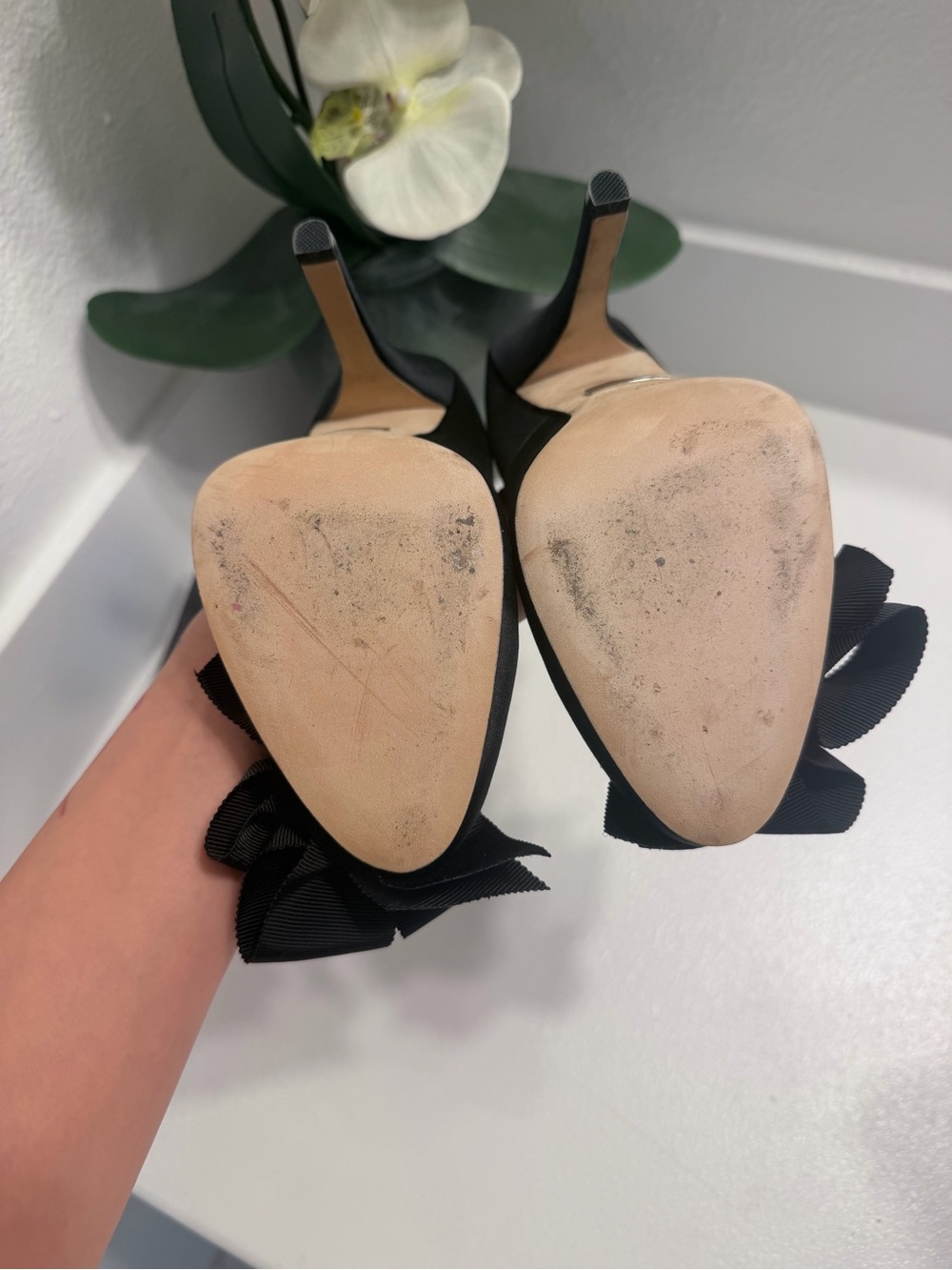 Badgley Mischka Black Satin Heels with Bow size 7 1/2 - Picture 5 of 6